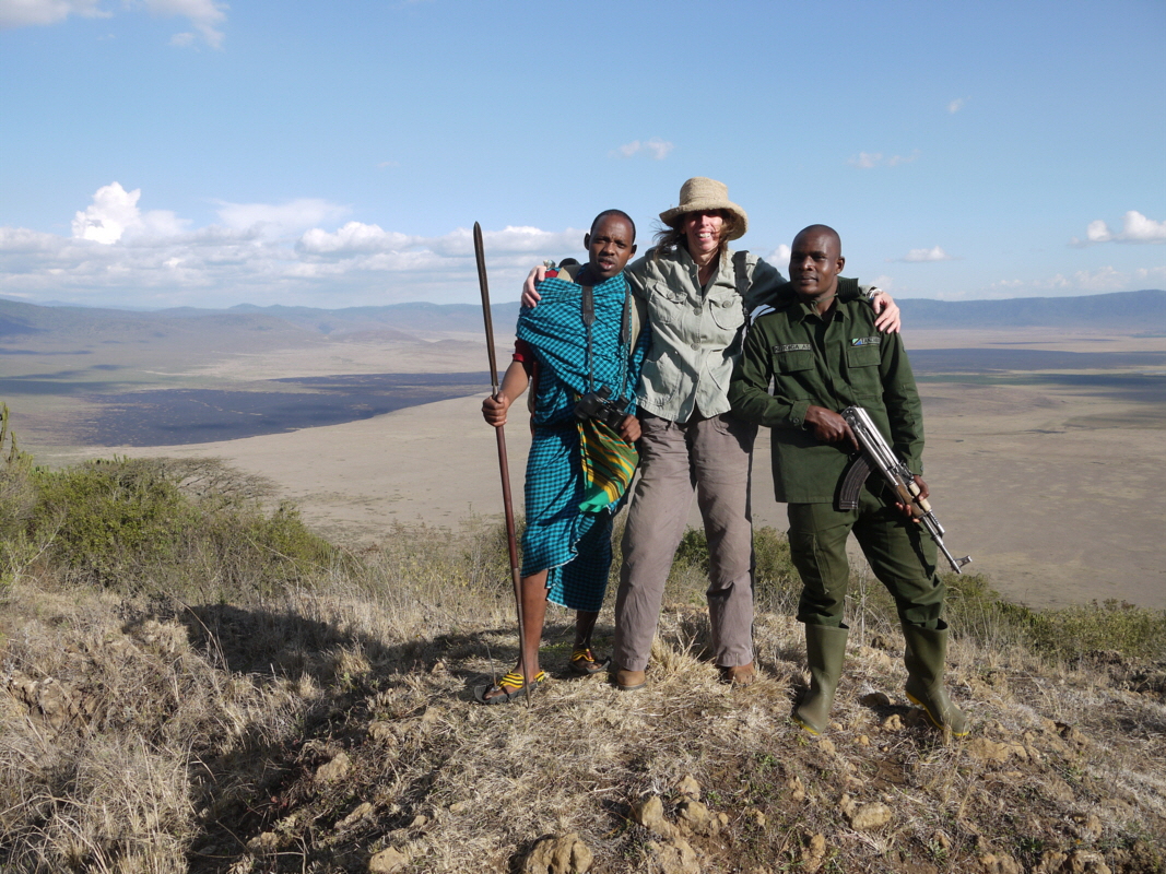 Ngorongoro Wanderung am Kraterrand November 2020 -  gut beschtzt vom mir 